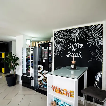 Aparthotel Tropicana 4*